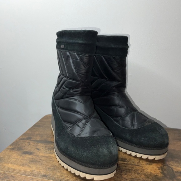 UGG BECK BOOT BLACK - WOMEN'S - Picture 12 of 17